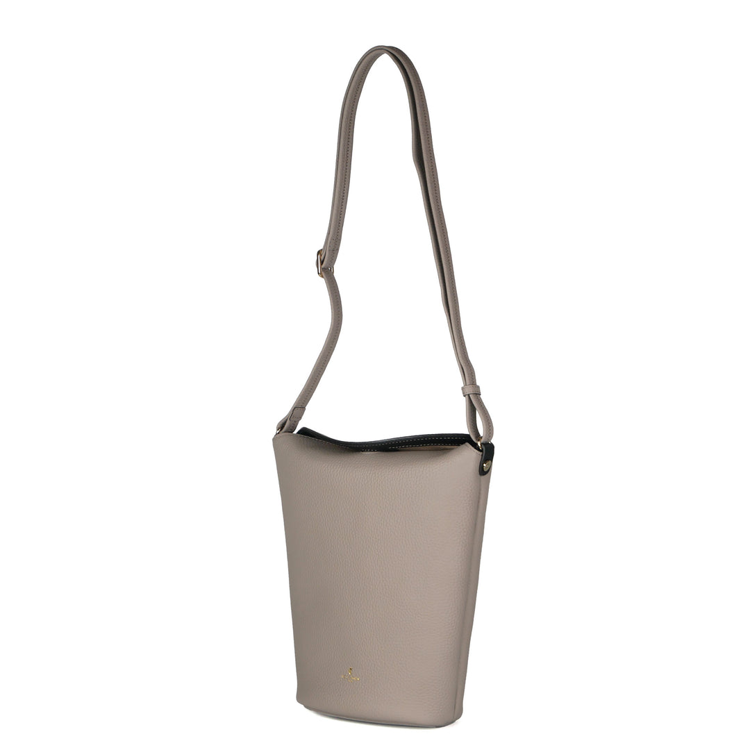 ペレボルサ バッグ レディース PELLE BORSA レネット 縦型フラップショルダー 4791 BL ブラック 縦型フラップショルダー Reinette 4791 – ペレボルサ公式オンライン